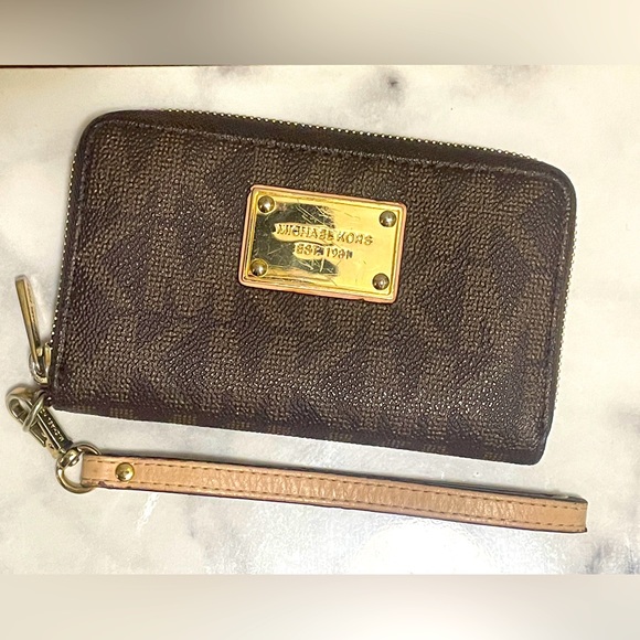 Michael Kors Wallet Wristlet - Picture 1 of 9